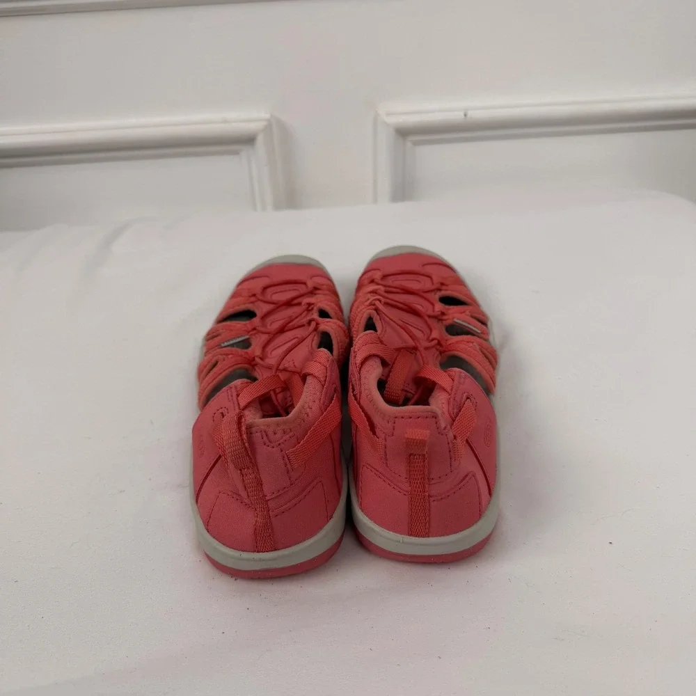 KEEN Moxie Kids Sandals Coral Pink Water Shoes 1025093 Size 3 US 35 EU